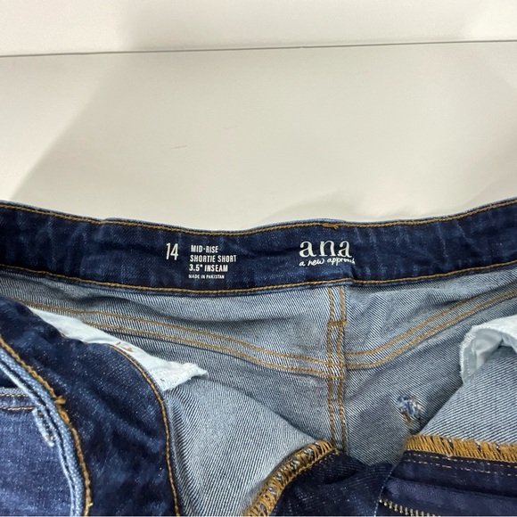 A.N.A (a new approach) Mid-Rise 3.5” Inseam Womens Shortie Denim Shorts | 14 - Picture 6 of 10